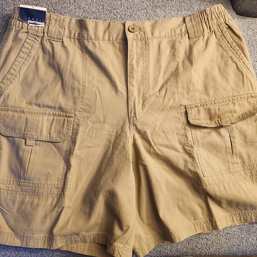 NEW Men's Tan Cargo Shorts XL